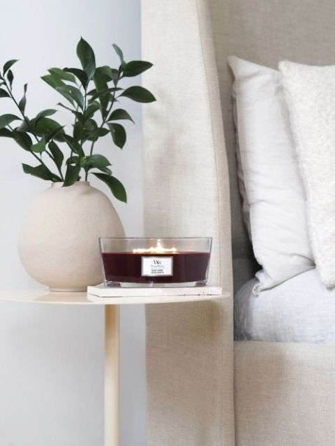 Black Cherry Woodwick Candle Ellipse